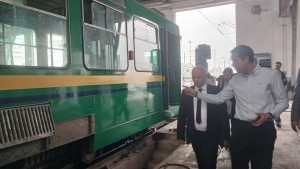 وزير النقل يدعو الى ضرورة التسريع في إعداد مشاريع الصيانة العامة لأسطول النقل الحديدي