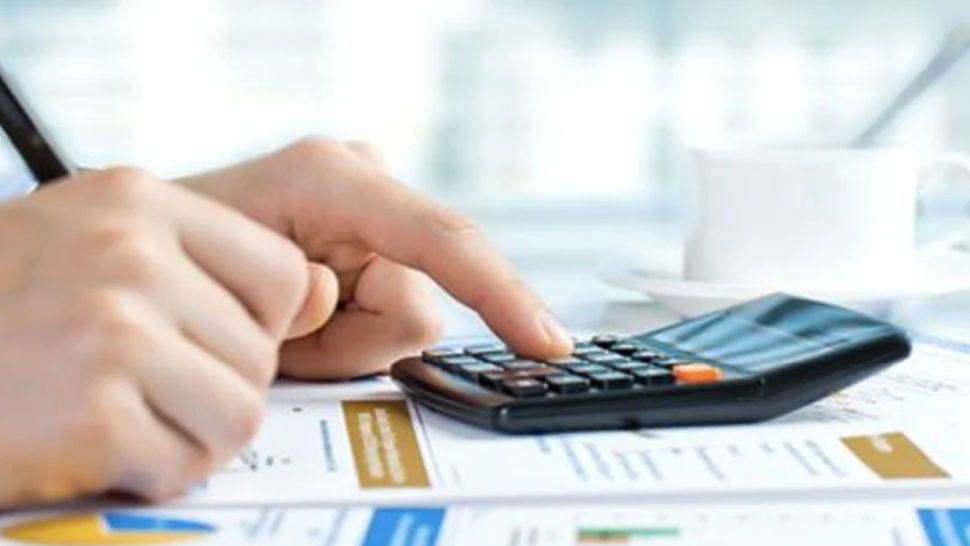 أعلنت الإدارة العامة للأداءات في بلاغ الاثنين 27 أفريل 2026، أن اليوم هو آخر أجل لإيداع التصريح السنوي بالضريبة على الدخل، من قبل التجار بمن في ذلك الأشخاص المنضوون تحت النظام التقديري