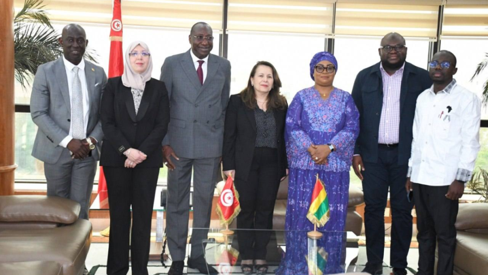 تونس وغينيا تبحثان تعزيز الشراكة الصناعية وتوسيع آفاق الاستثمار المشترك