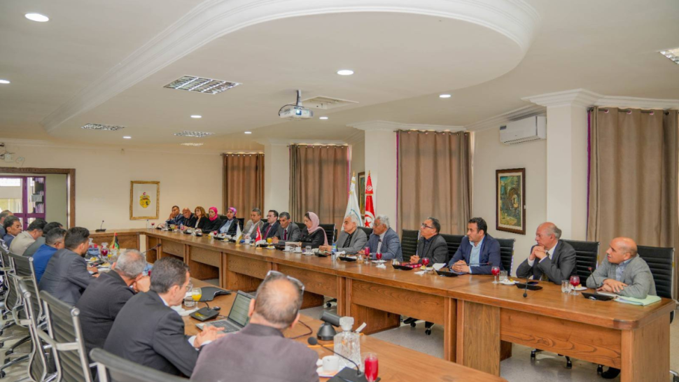 تونس تعرض خبرتها في التكوين المهني أمام وفد ليبي رسمي