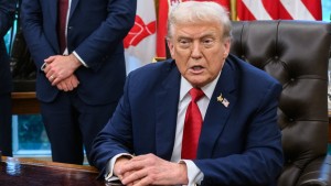 ترامب يدرس حصاراً بحرياً مطولاً على هرمز لشل صادرات إيران