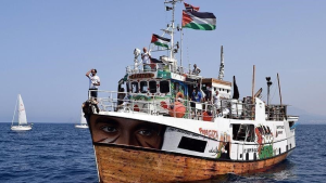 بحرية الاحتلال تبدأ السيطرة على سفن أسطول الصمود المتجه لغزة