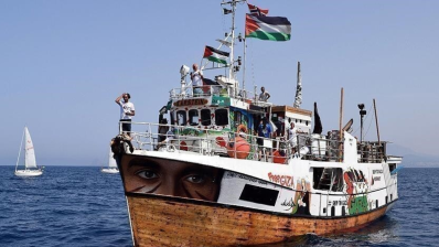 بحرية الاحتلال تبدأ السيطرة على سفن أسطول الصمود المتجه لغزة