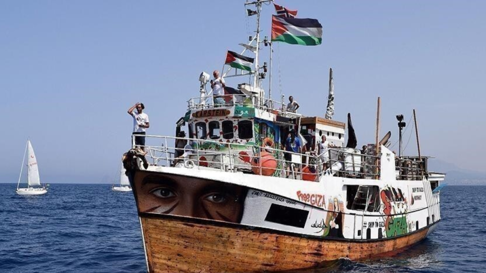 بحرية الاحتلال تبدأ السيطرة على سفن أسطول الصمود المتجه لغزة