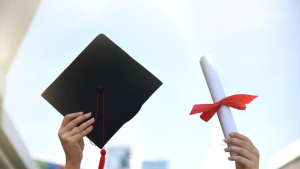 للمتفوقين في بكالوريا 2026: وزارة التعليم العالي تخصّص 155 منحة جامعّية للدراسة بفرنسا وألمانيا وتونس