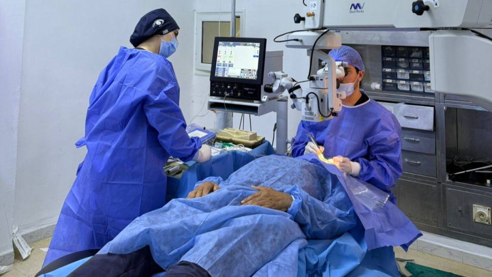 قفصة: قافلة طبية تجري 110 تدخلا جراحيا في طب العيون