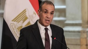 الخارجية المصرية: نتابع عن كثب اختطاف ناقلة نفط تقل بحارة مصريين