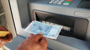 بداية من اليوم: أصحاب البطاقة الاجتماعية يشرعون في سحب حوالاتهم من الموزعات الآلية