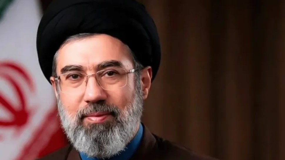 رويترز: مجتبى خامنئي أمر بإبقاء اليورانيوم عالي التخصيب داخل إيران