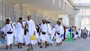 حجاج بيت الله ينفرون إلى مزدلفة بعد أداء ركن الحج الأعظم