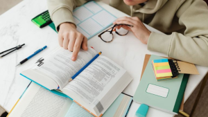 أخصائي في علم النفس العصبي: لكل تلميذ خصوصياته الذهنية ولا توجد طريقة مثالية للمراجعة تصلح للجميع