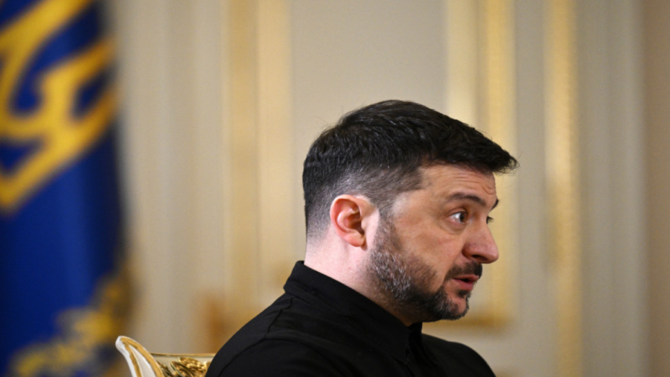 زيلينسكي يزور بريطانيا لإجراء محادثات مع ستارمر وماكرون وميرتس
