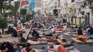 عدن تغرق في الظلام: احتجاجات ليلية وافتراش الأرض بسبب انقطاع الكهرباء