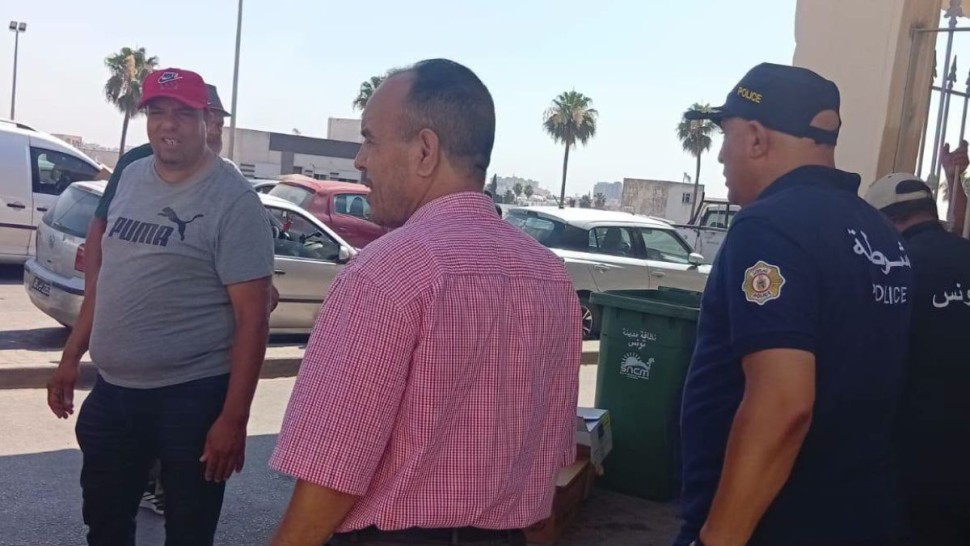 بلدية تونس: إزالة عدد من الأكشاك والنقاط الفوضوية بمحيط مؤسسات صحية