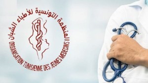 المنظمة التونسية للأطباء الشبان تدين الاعتداءات على أطباء وتدعو إلى تحرك احتجاجي
