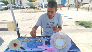 صناعة "المشموم".. حرفة يدوية عريقة تتوارثها الأجيال وتزدهر صيفًا في الوطن القبلي