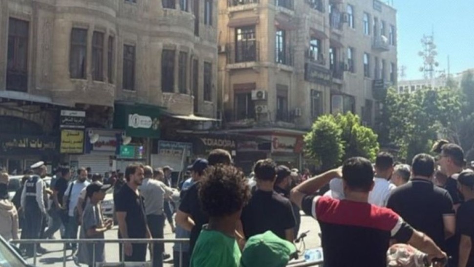 سوريا: إصابة 18 شخصا من بينهم 4 عناصر شرطة جراء الانفجارين في دمشق