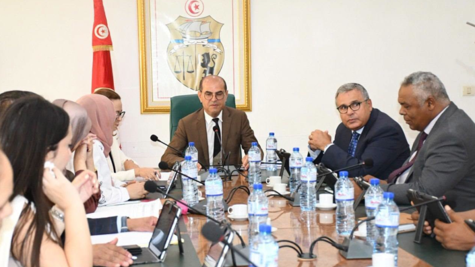 انعقد الاثنين 13 جويلية اجتماع اللجنة الاستشارية لبرنامج التأهيل الصناعي للمؤسسات تحت إشراف وزير التجهيز والإسكان والمكلف بتسيير وزارة الصناعة والمناجم والطاقة صلاح الزواري 