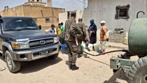 القصرين: تدخل ميداني للجيش والحرس الوطنيين لتزويد أهالي بودرياس الحدودية بالماء