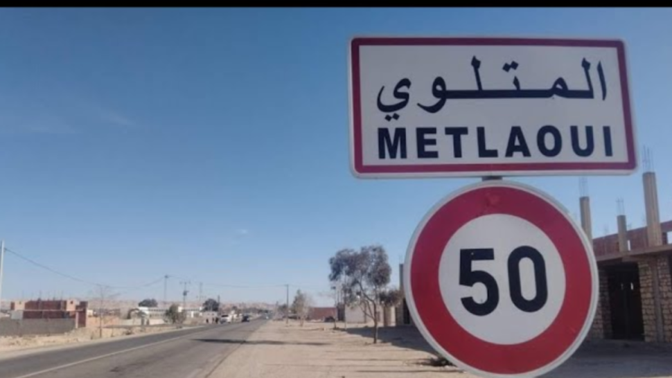 قفصة .. وحدات مشتركة من الجيش و الأمن و الحماية تواصل تزويد احياء المتلوي بالماء