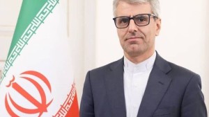 إيران تعلن قرب الاتفاق مع عُمان على مسار جديد بمضيق هرمز