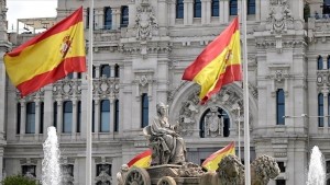 إسبانيا تعلن فرض قيود على الرحلات الجوية والسفن القادمة من إيطاليا