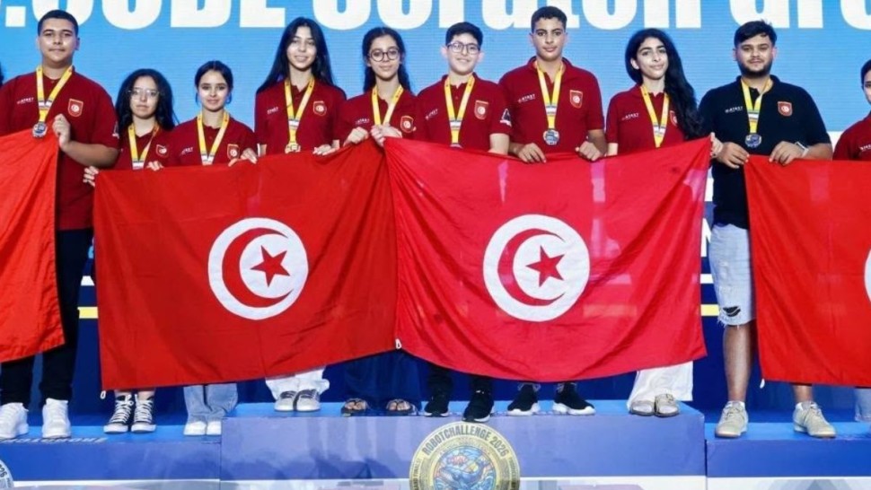 الفريق الوطني للروبوتيك يحرز المرتبة الأولى في بطولة العالم بالصين