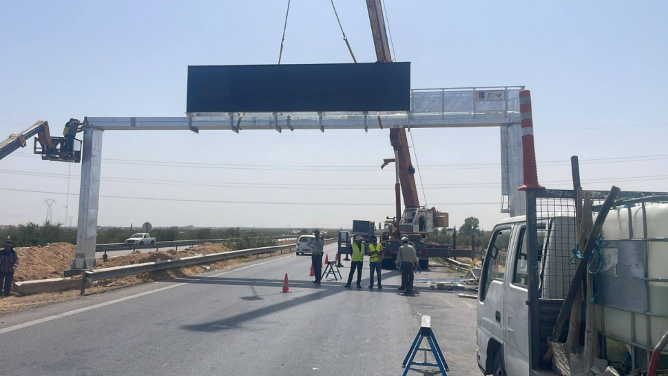 تونس للطرقات السيارة: تركيز علامة إرشادية ضوئية متغيّرة جديدة