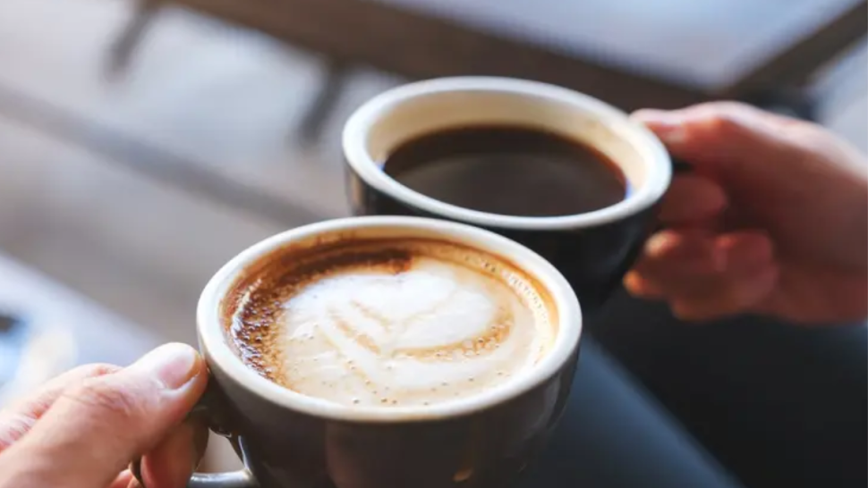 القهوة أم الشاي.. دراسة تكشف مفاجأة بشأن ضعف العظام