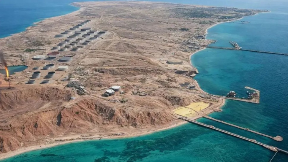 إعلام إيراني: سماع دوي انفجارات قرب جزيرة خرج الإيرانية