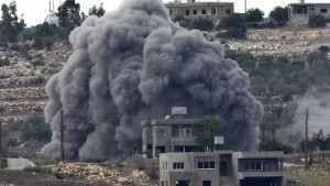 جيش الاحتلال يشن غارات على جنوب لبنان.. ويدمر مستشفى