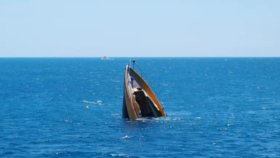 مصرع 3 أشخاص بعد غرق قارب هجرة قبالة الإسكندرية