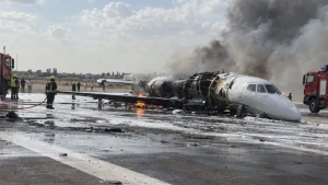 ليبيا: حبس قائد طائرة ومساعده بعد تحطمها بمطار مصراتة.. والسبب صادم