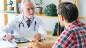 خبير في الحماية الاجتماعية : هذه إيجابيات و سلبيات مختلف المنظومات العلاجية