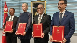 وزير الإقتصاد يوقع على اتفاقيتي ضمان تمويل مع البنك الإفريقي للتنمية