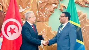 وزير الصحة يبحث مع رئيس وزراء تنزانيا تعزيز التعاون في مجالي الصحة والفلاحة