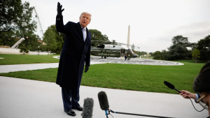 البيت الأبيض يصعّد نزاعه مع وسائل الإعلام ويستبعد "CNN" من رحلة ترمب