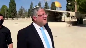 بن غفير يقتحم المسجد الأقصى ويعلن: نحن أصحاب المكان