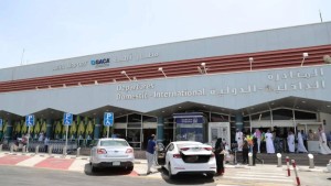 السعودية : 3 قتلى و 36 مصابا في هجومين استهدفا مطارَي أبها والرياض